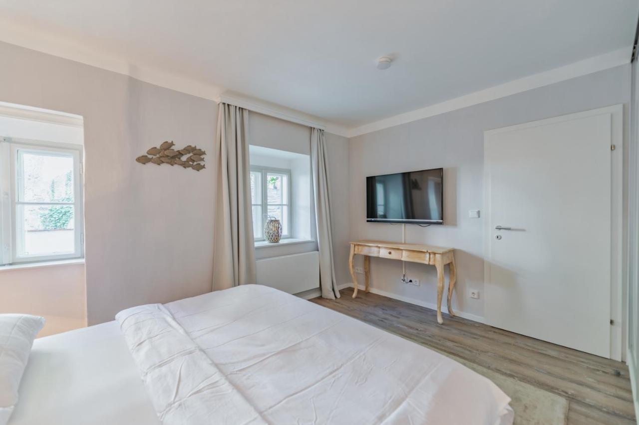 Smile Apartments Zum Goldenen Strauss Duernstein Exterior photo